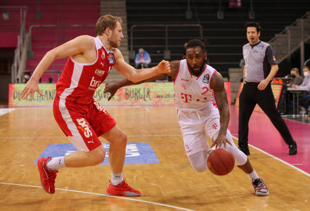 华子与控卫 华子与控卫